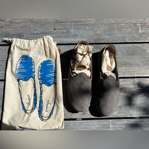 Men’s size 42M brand new grey suede Sabah’s.
Never been worn!